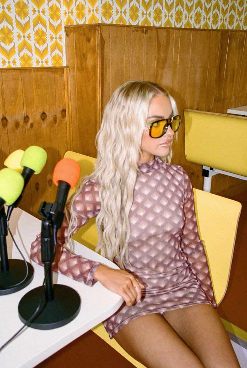 INTRODUCING: ISAWITFIRST FEATURING CHLOE FRATER 2.0 💿🍒

Our new A/W edit with the petite powerhouse <a href="/chloefraterx/">chloeee</a> launches WEDNESDAY! Get Chloe's fun, vibey and bold style this transitional szn 🕺

Stay tuned for #CHLOEXISAW part 2 sneak peeks before the launch on WEDNESDAY 👀