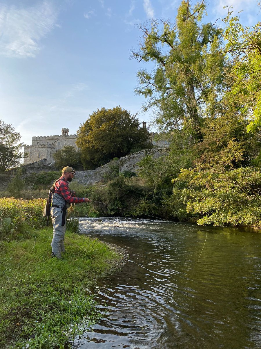 FlayChristopher's tweet photo. Yesterday was spent on aprivate beat of the Derbyshire Wye that I was lucky enough to be invited to fish.  A stunning piece of Haddon Estate fully of beautiful Wye Grayling. #flyfishing #ukflyfishing #flyfishuk #grayling #derbyshire #haddonhall #flyfishingaddict #flyfishingonly https://t.co/rTZdnd9J0q