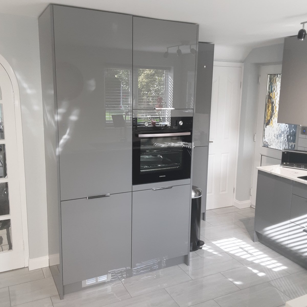 thekitchendepot's tweet image. Discover your perfect kitchen online today 🌐  bit.ly/2RclPkH

The Jewitt's selected our beautiful new Linea range and are in love with their Dust Grey Gloss design. This kitchen is perfect for those who wish to be practical and stylish. #TheKitchenDepot #glosskitchen