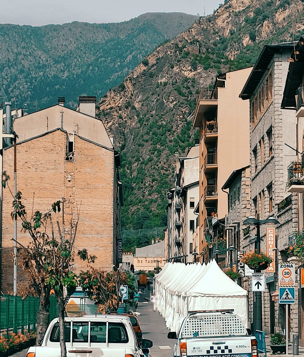 Ultima feria montada. En este caso en Andorra con jaimas de 3x3. Bonito pais.