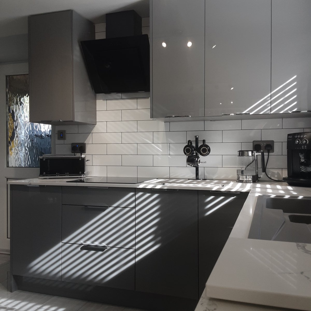 thekitchendepot's tweet image. Discover your perfect kitchen online today 🌐  bit.ly/2RclPkH

The Jewitt's selected our beautiful new Linea range and are in love with their Dust Grey Gloss design. This kitchen is perfect for those who wish to be practical and stylish. #TheKitchenDepot #glosskitchen