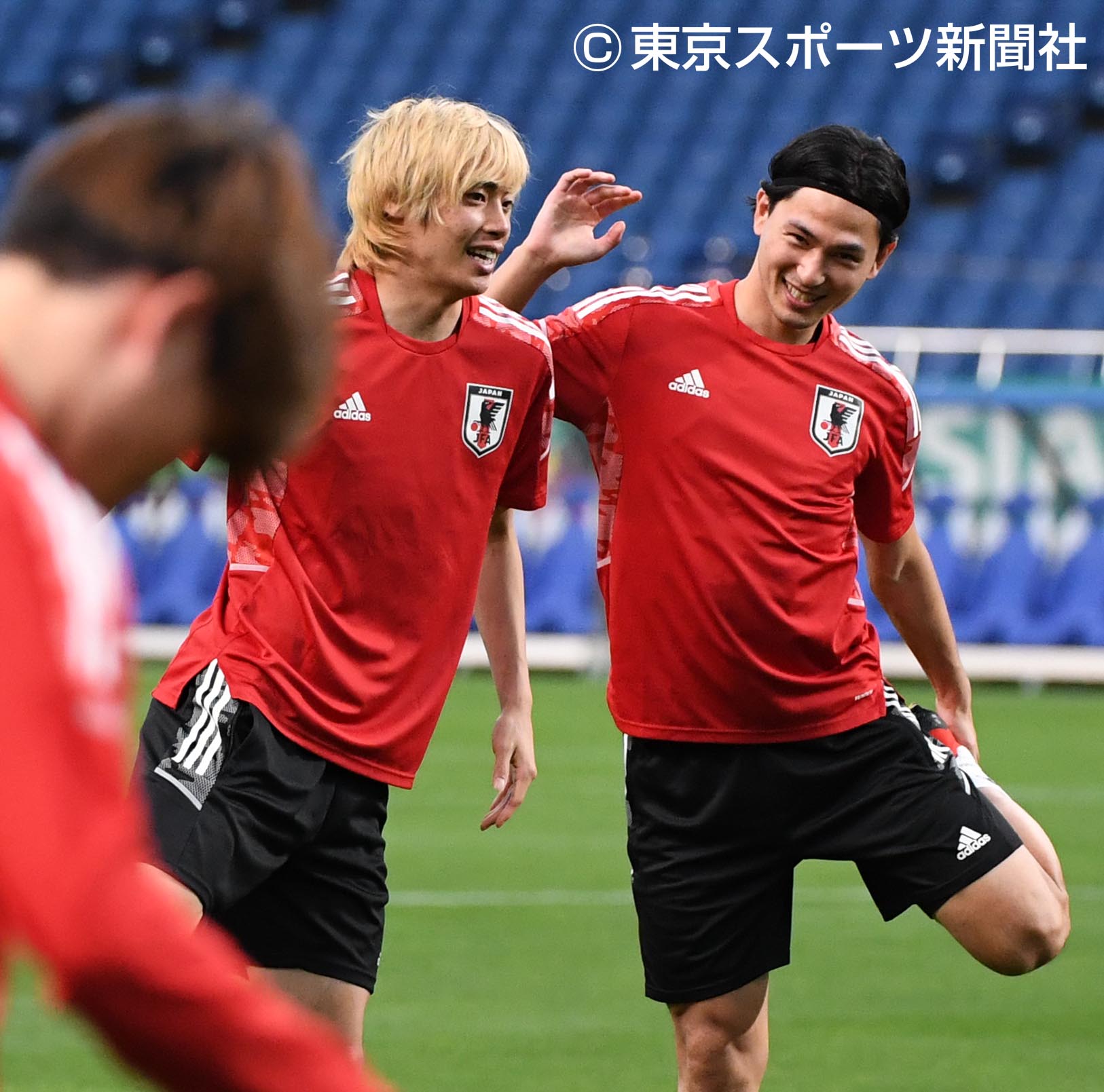 東スポ 写真部 サッカー 21年10月11日 W杯アジア最終予選のオーストラリア戦 埼玉 に向けて調整した 日本代表 南野拓実 伊東純也 大迫勇也 古橋亨梧 Jfa Daihyo Samuraiblue T Co Y8mhcfhrwo Twitter