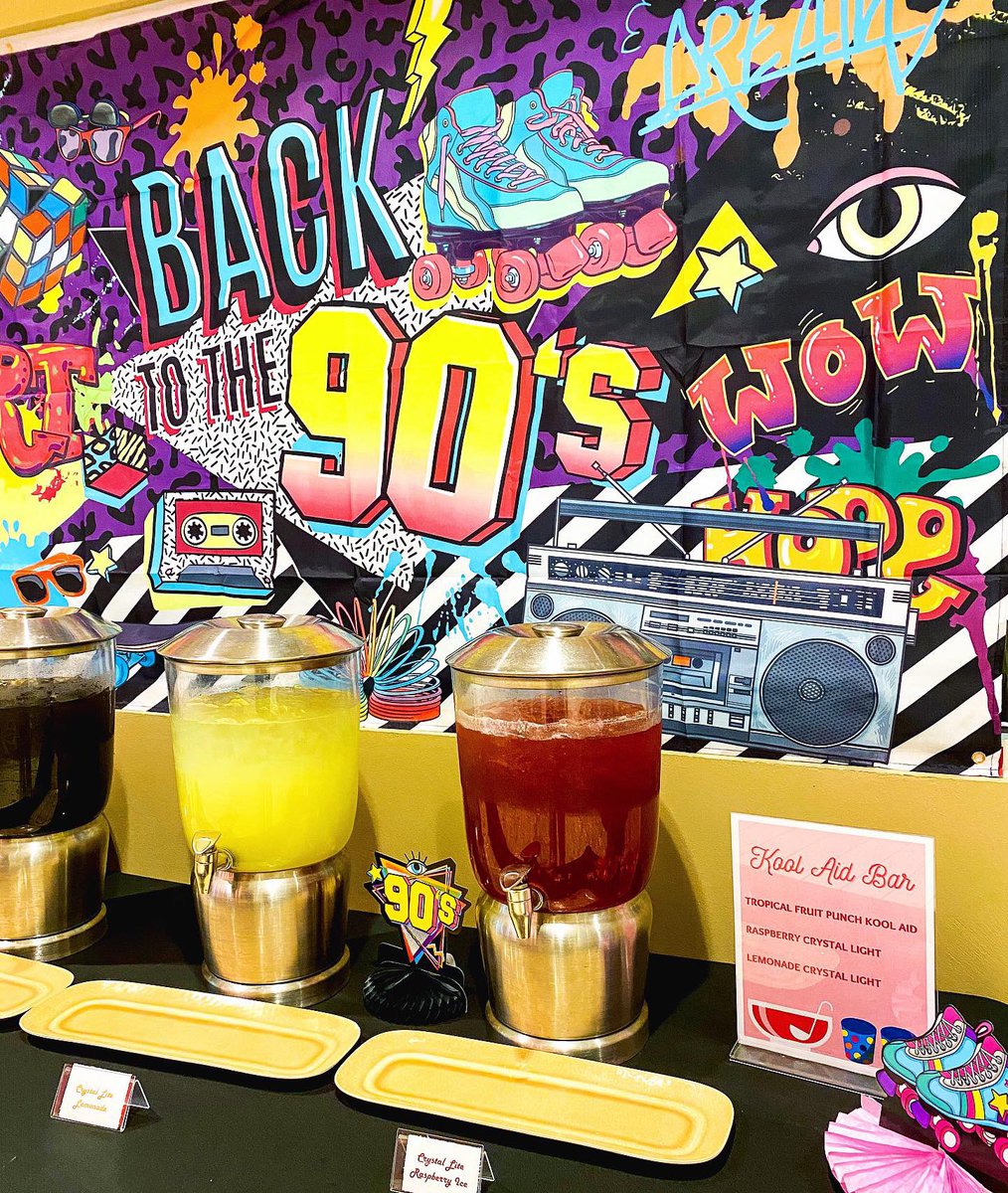 RadfordUDining's tweet photo. ⚡️We are serving up the best of the 70’s, 80’s, and 90’s today for our #backtothefuture event in Dalton Kitchen until 2:30pm ⚡️

Featuring favorites from all decades like ⬇️

- Hot Pockets 
- Freshly made crunchwraps
- Fondue Station
- DIY lunchables
- Dunk-A-Roos

&amp; much more https://t.co/8XIEVmj7VF