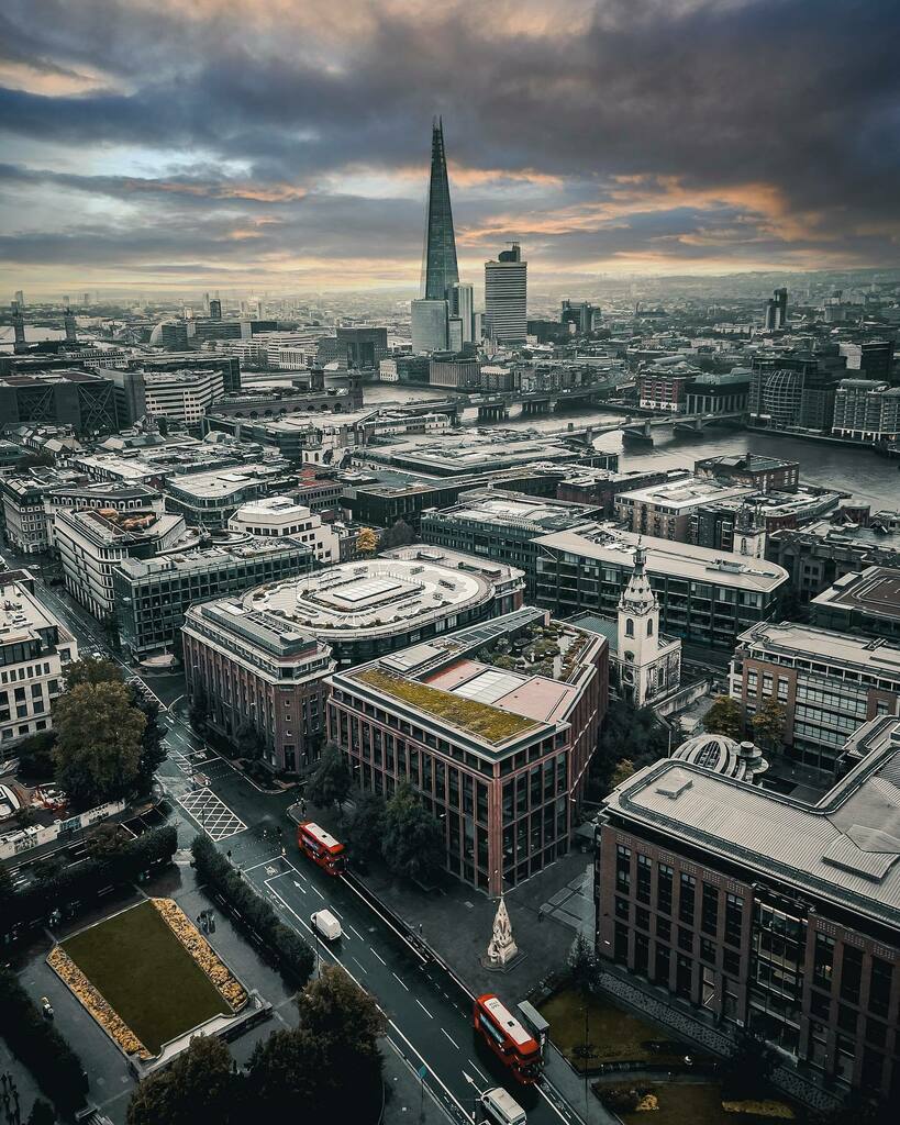 PC_PhotoLDN's tweet photo. View from above 🇬🇧
.
.
.
.
#londonlandmarks #transportforlondon #londonblogger #ldnbridgecity #thisislondon #bealpha #stayandwander #streetsineurope #theoutdoorfolk #lensbible #earthpix #uk_shooters #heatercentral #clickcity #urbanphotography #moodylondo… https://t.co/4eGzmxZH9K https://t.co/ciGk5wGxM1