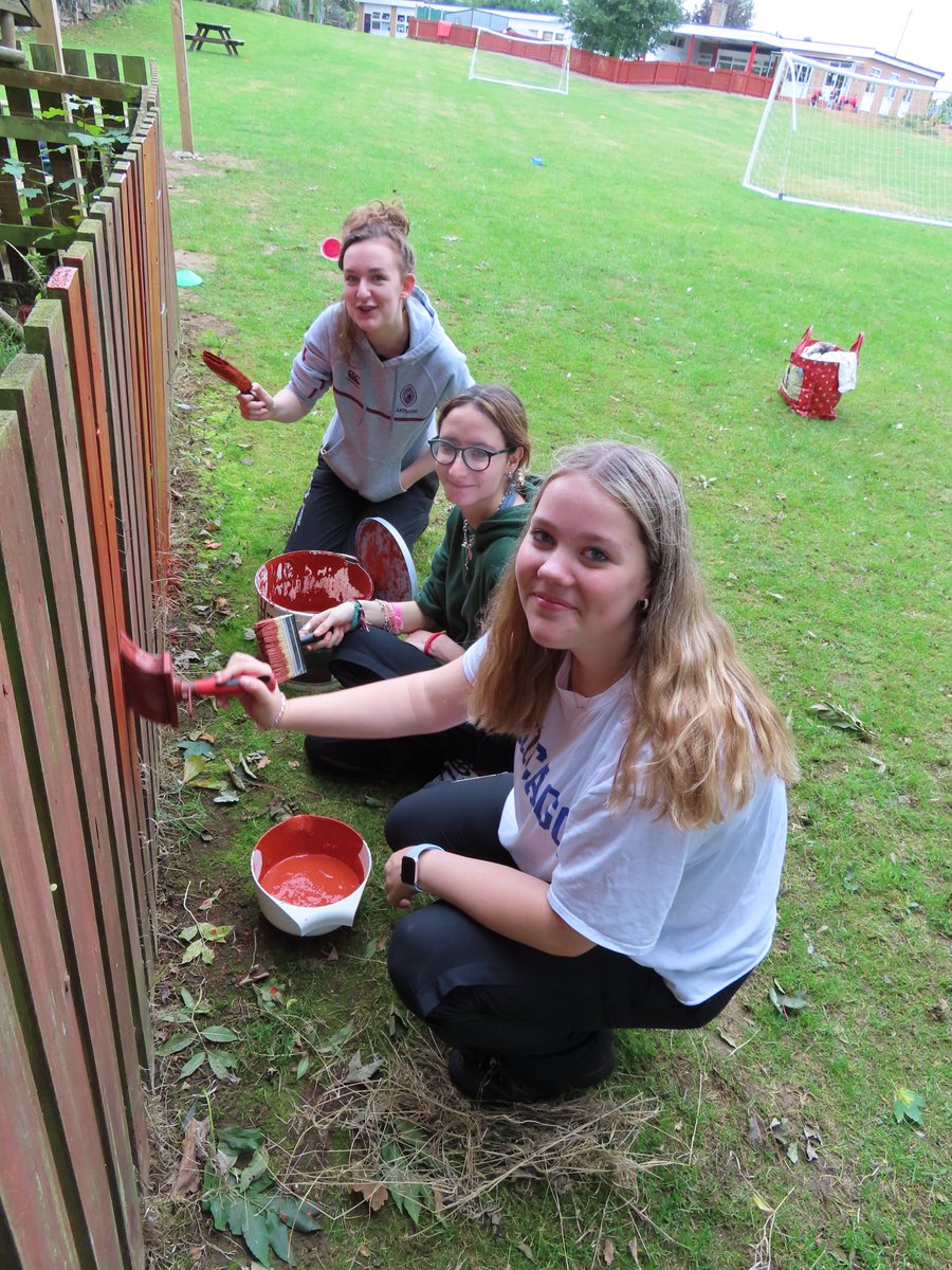 OakhamSch's tweet photo. It was great to see a group of F5 VA pupils painting some fences, cleaning benches and tidying their pond area at English Martyrs Primary. #volunteering #workingwithasmile #voluntaryaction #serviceweekend https://t.co/dHJY8g6pdx