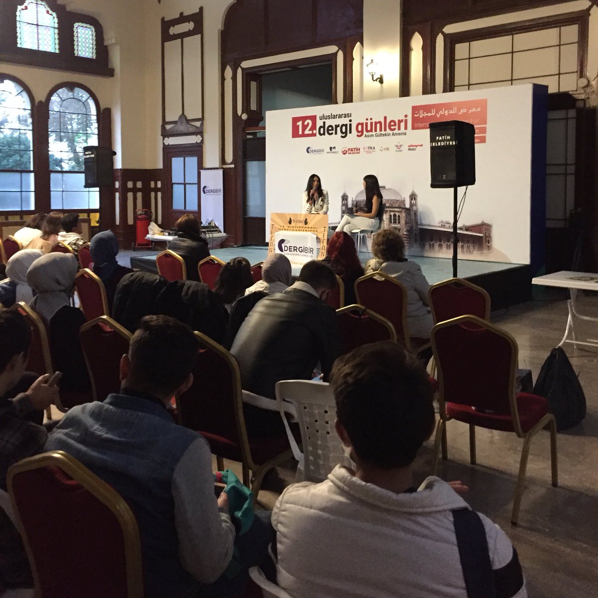 tefanidergi's tweet photo. Bu yıl https://t.co/Vw6qjXyZSp gerçekleştirilen Uluslararası Dergiler Fuarında, Tefâni ailesi olarak düzenlediğimiz söyleşimizde Eğitimci-Yazar Arzu Başer bizimleydi!🦋
Günümüzü güzelleştiren söyleşi için Tefâni ailesi olarak teşekkür ediyoruz. 🤗
#tefanidergi https://t.co/7Zg2Qt4Y1K