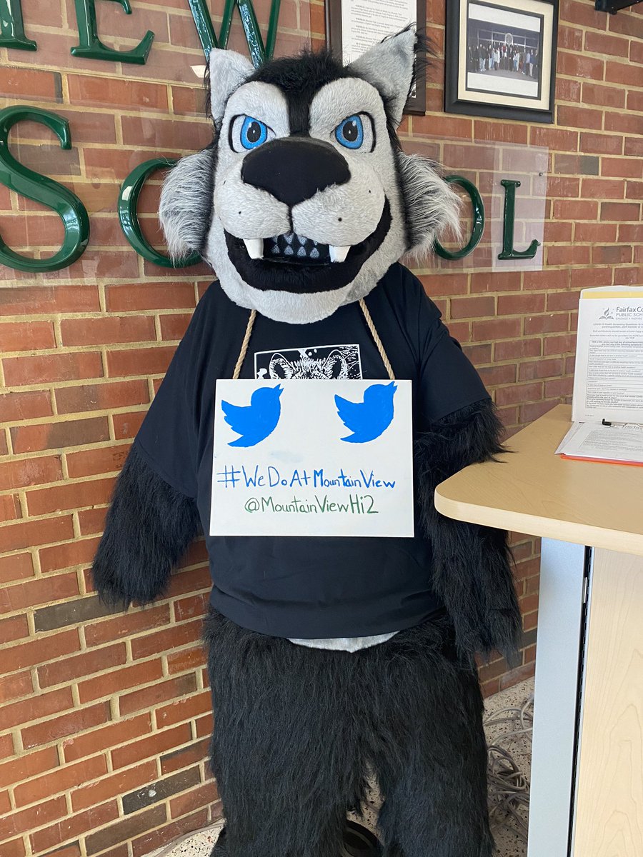 MrsLanghorne's tweet image. Thanks to @MountainViewHi2 for learning about and playing with Twitter at our Tweet and Eat. Let’s keep amplifying the great things here #WeDoAtMountainView #ACC17 @MsMEErtel