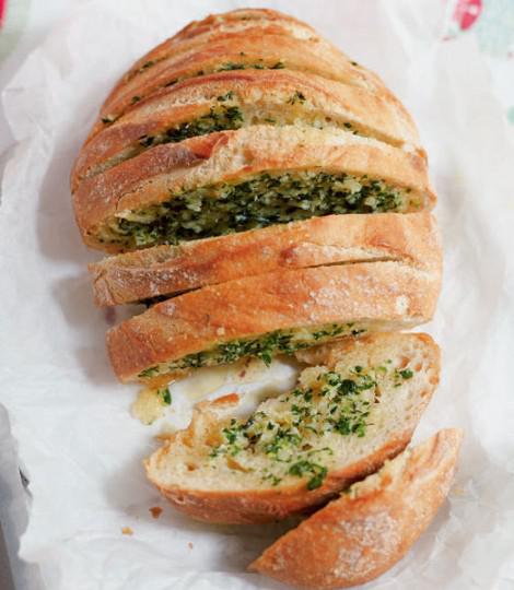 Garlic bread #seasonal #recipe bit.ly/334OZTl