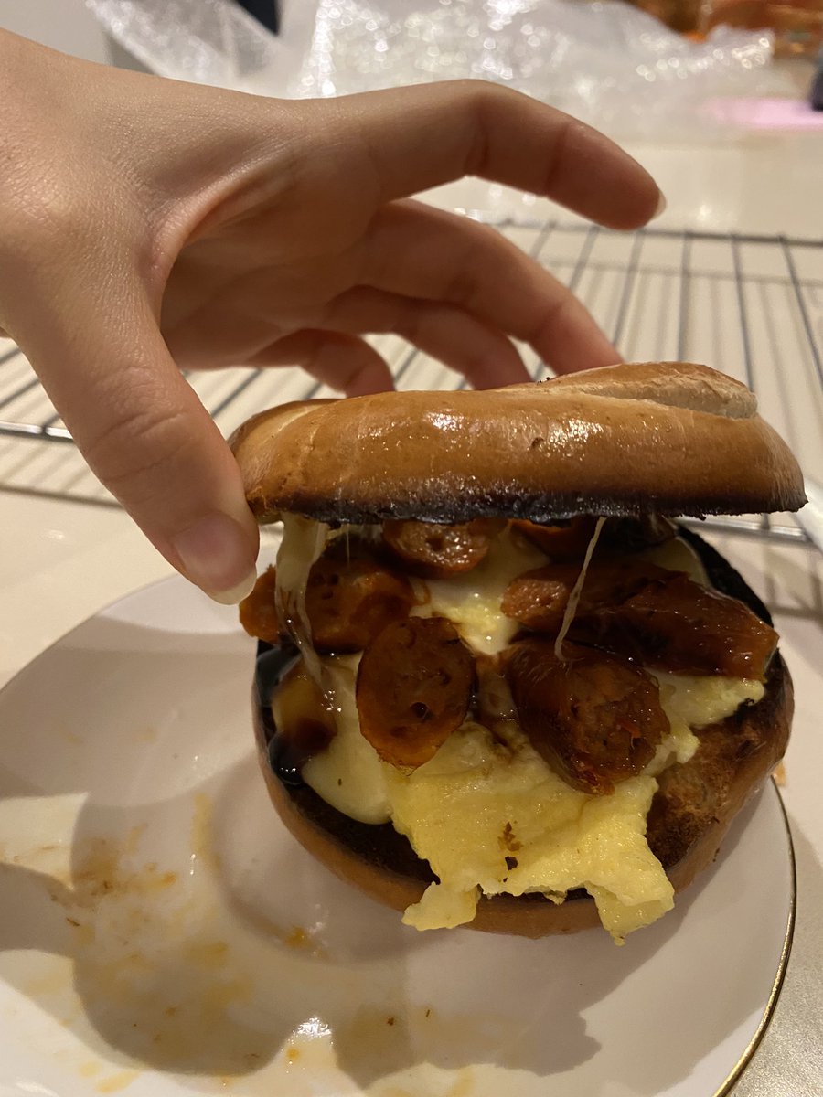 leannemint's tweet photo. #vegetarian breakfast bagel 🤪 https://t.co/wruGX3JDet