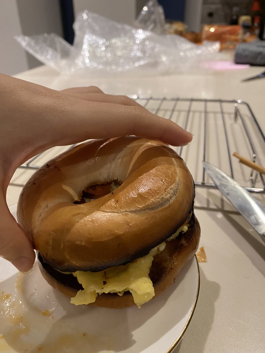 leannemint's tweet photo. #vegetarian breakfast bagel 🤪 https://t.co/wruGX3JDet