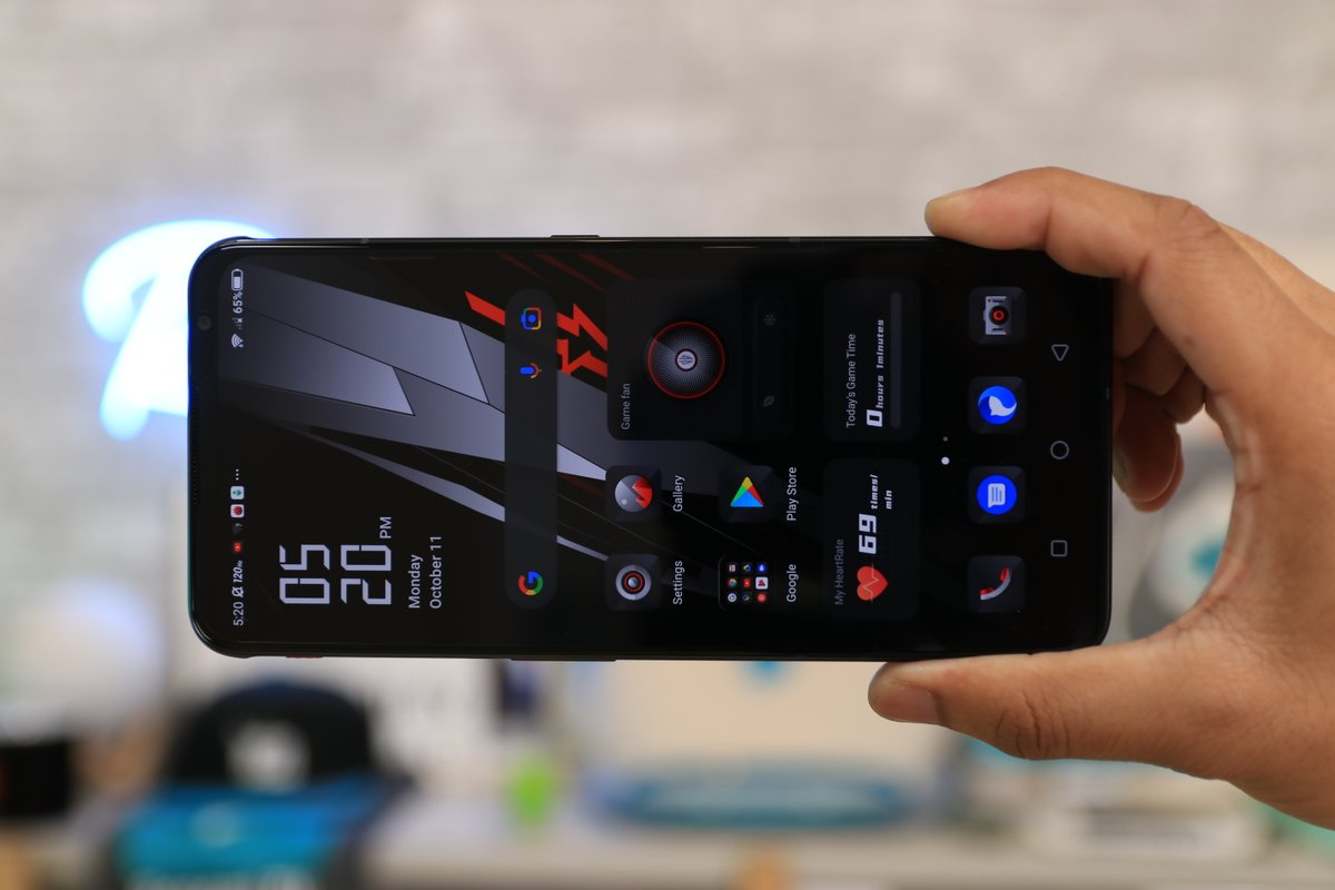 raqamitv's tweet image. نظرة على هاتف الألعاب ريد ماجيك 6 اس برو
النسخة المميزة بالتصميم الشفاف حيث تظهر بعض عتاد الجهاز.
المراجعة الشاملة قيد الإنتاج..👌
انطباعكم عن الجهاز؟
.
#ريد_ماجيك #RedMagic6sPro