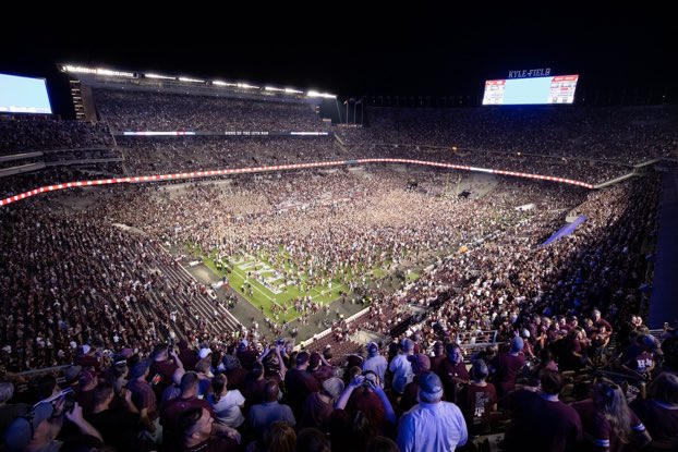 MikeFerraraIU's tweet photo. Kyle Field has been home to a lot of records over the last 4 years

👉 tied longest game in FBS History (7OT)
👉 most points scored against a top 10 team (LSU ‘18)
👉 First unranked team to beat an AP #1
👉 4 of the top 8 largest crowds in Kyle Field history 

#12thMan is real!! https://t.co/cMgiAmiXGG