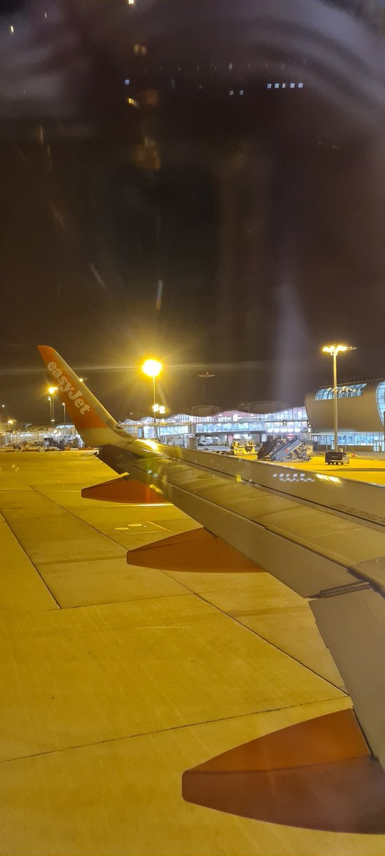 Railwaygirl2018's tweet photo. Touch down!๐ฌ
This #DispatchersOfTwitter is finally back in the UK after a epic day trip!๐ฌ๐ง
Time for this sleepy Dispatcher to head home to bed๐ด
Been amazing day out!
#DispatchersOnTour #Adventure #SleepyNow #ReadyForBed #Planes #Flying #TimeTravelling #MissionAccomplised https://t.co/JUEPowOYYr