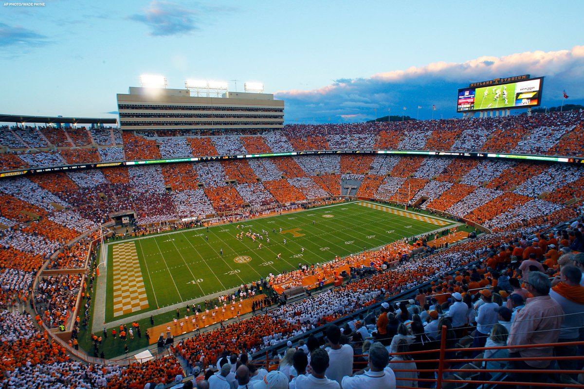 🟧⬜️ SATURDAY NIGHT. CHECKER NEYLAND IS BACK 🟧⬜️

(via @ad_dannywhite)
