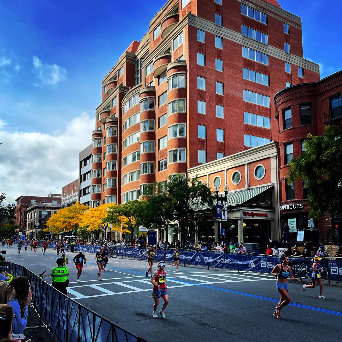 southshorehosp's tweet photo. We're excited to share that our runners of #TeamSSH have crossed the finish line!
We are SO proud of all that they have accomplished today!
There's still time to donate: https://t.co/L2uvbDQaMG #Boston2021 #JohnHancock #RunTo125 https://t.co/Ekmr9aY83S
