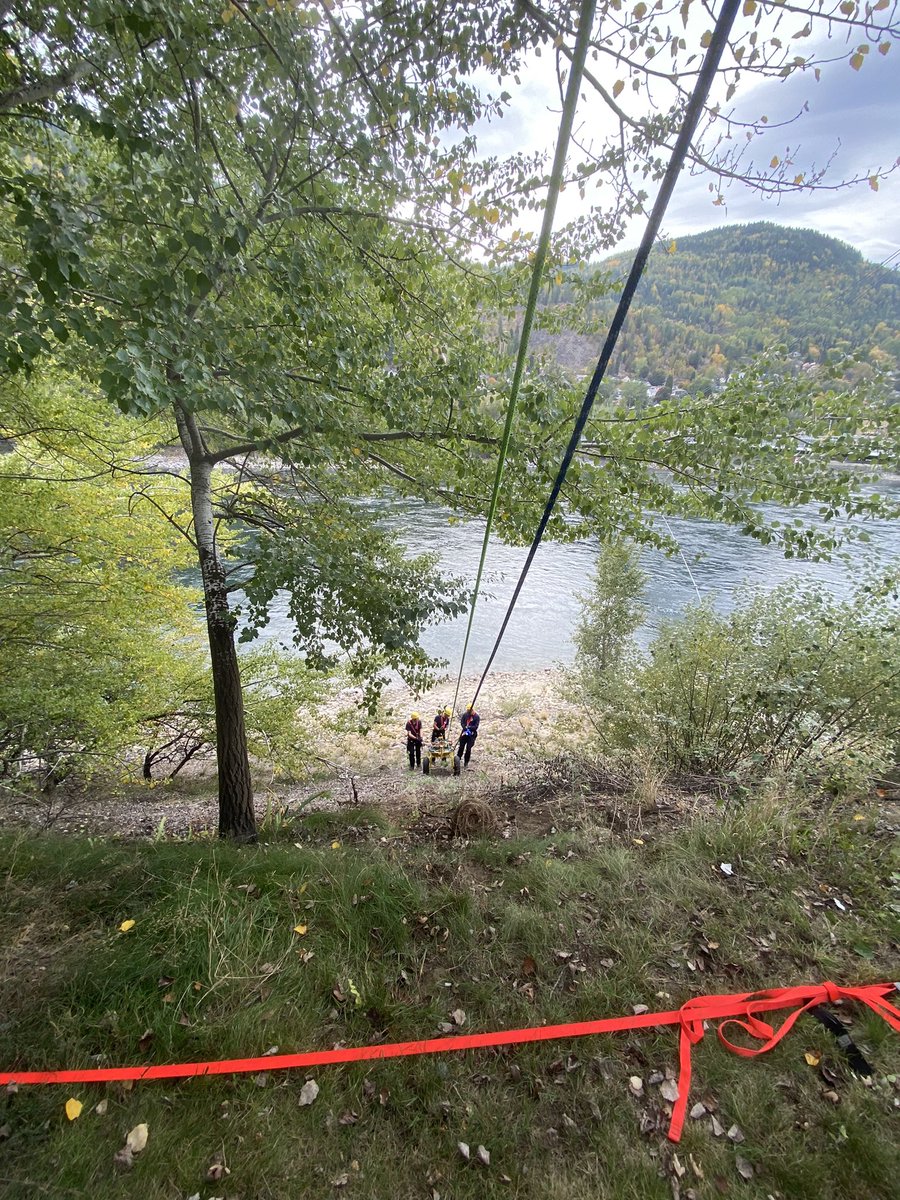 trailfire941's tweet image. Trail Firefighters Local 941 just spent two days doing rope rescue training and confined space training scenarios. Members trained on repelling,patient pickoffs,steep embankment rescue and confined space rescues. These are just two of the technical rescue services we provide.