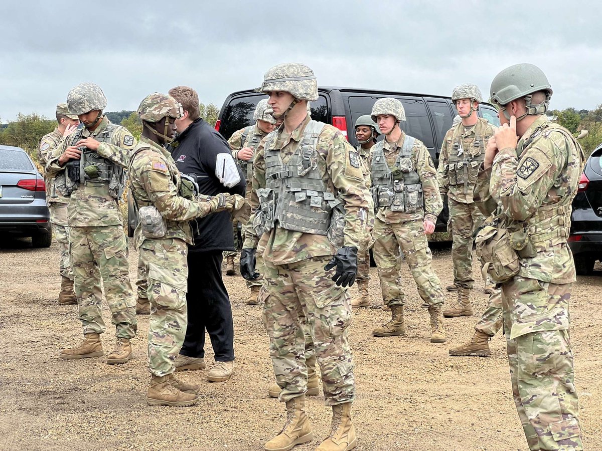 UDrotc01's tweet photo. The MSIII's have been working hard to master squad-level tactics and have moved on to their first platoon mission!

#changemaker
#leaderswanted
#3rdbrigaderotc
@armyrotc
@3rdrotcbrigade
@goarmy https://t.co/HPKuWn2KPK
