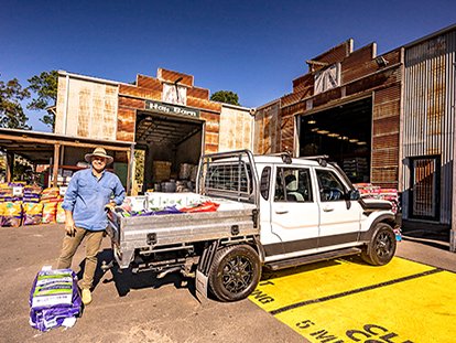 MahindraAus's tweet photo. A hard day's work starts with loading up the Ute!
#honestdayswork #mahindraute #mahindrapikup #mahindra4x4 #beatyourexpectations #haydos359 @HaydosTweets #mahindraglobal https://t.co/z4zWUqXebz