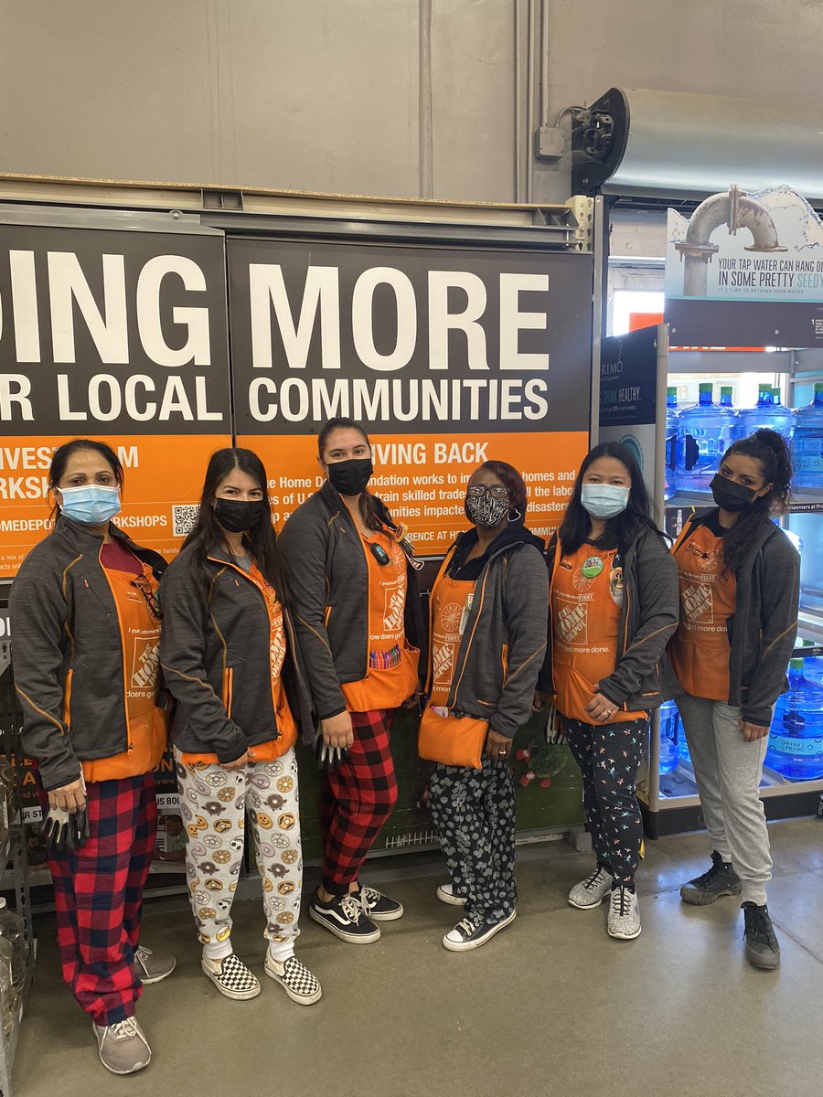It’s PJ day at the View1003 and I wanted to recognize these great leaders who focus on driving GET and Accuracy. (Left to right: Shashi, Yareli, Jessica, Nancy, Jack, and Naomi) Thank you for all that you do and I appreciate you all. Team Jackets. #d20 #PacNorthProud