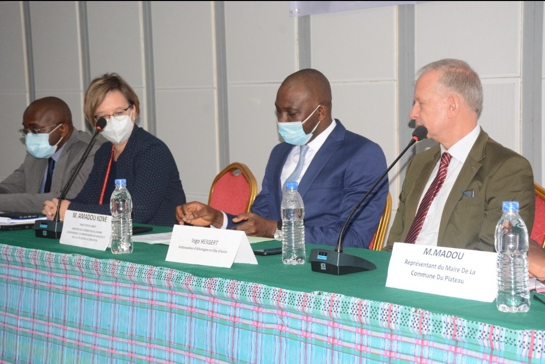 Diaby462's tweet photo. Le Dir Cab,Amadou Kone, du Ministère de la Promotion de la Bonne Gouvernance, du Renforcement des Capacités et de la Lutte contre la Corruption, a procédé ce matin au lancement des travaux de l’atelier national sur la protection des lanceurs d’alerte qui se tient à Ivotel Plateau https://t.co/EYmbQrGspG