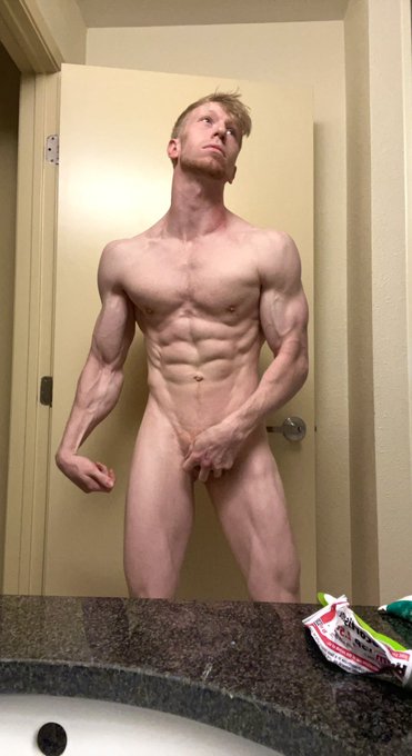 Could use a shower Partner this morning 😜💦 https://t.co/DYWsgMYICd