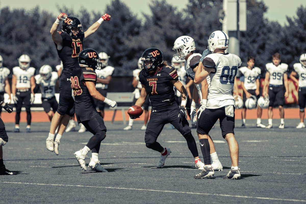 Coach_Endy's tweet photo. Can't wait to get back out there today and hit this second half running with our squad! #UCFB128 https://t.co/Y2ZpkBHdaM