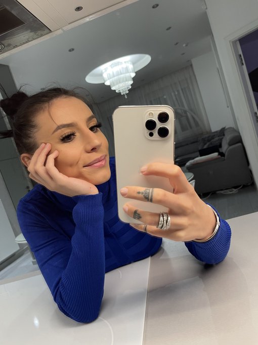 Hi there 🙋🏻&zwj;♀️🎀 https://t.co/5bSBabMRkP<a href="/tag/nellykent"class="tags"><span>#nellykent</span></a>