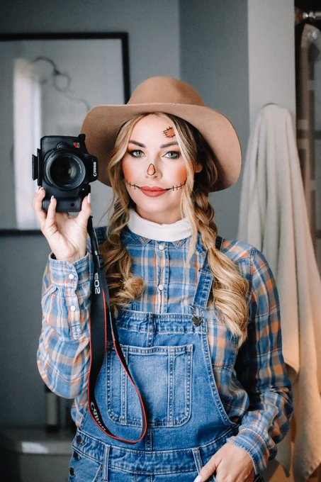 Last years costume&hellip;thinking about this years.. hmm👩🏼&zwj;🌾 https://t.co/zL2FKku6XY<a href="/tag/friskyfriday"class="tags"><span>#friskyfriday</span></a>