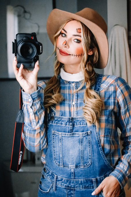 Last years costume&hellip;thinking about this years.. hmm👩🏼&zwj;🌾 https://t.co/zL2FKku6XY<a href="/tag/friskyfriday"class="tags"><span>#friskyfriday</span></a>