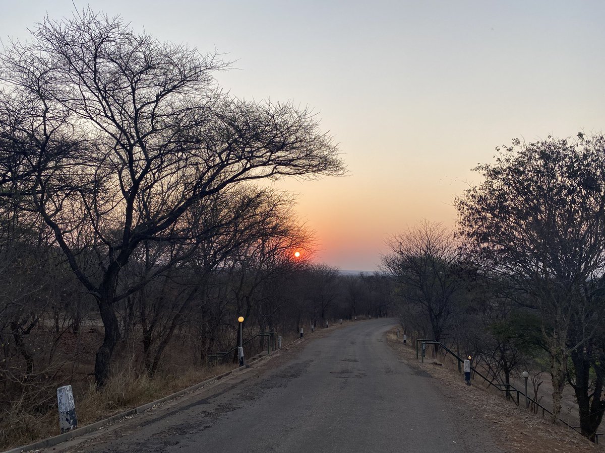 RuEmbZimbabwe's tweet photo. Zimbabwe, Victoria Falls, we wish you Murare Zvakanaka https://t.co/ggruHV6dNg