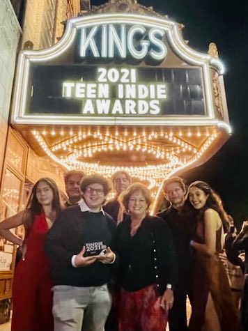 Congrats to EC teacher Mrs. Strong &amp; some of her Broadcast Journalism students who just won 1st place at the All American HS Film Festival for their PSA The Masked Robber on mask-wearing etiquette! Go Wildcats! ⁦<a href="/ElCaminoHighSch/">ECHSPride</a>⁩ ⁦@OsideSup⁩ ⁦@OsideUSD⁩