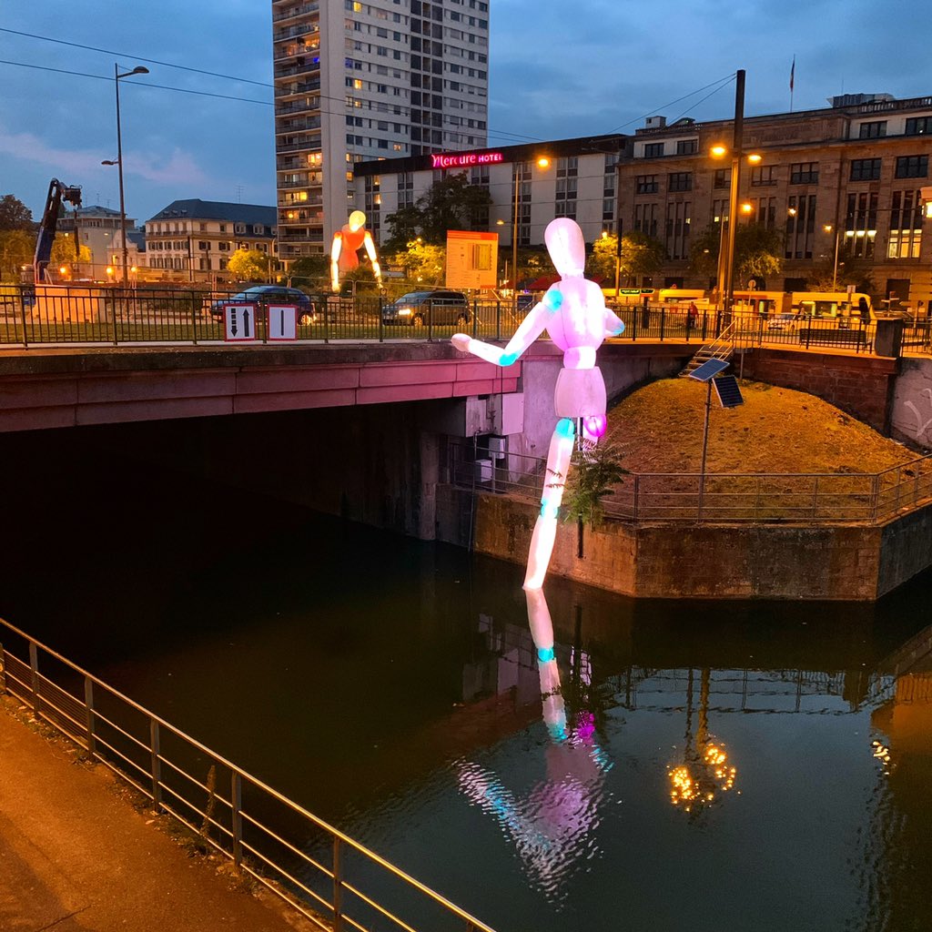 springinsfeldje's tweet photo. Les Colosses sortent de lâeau Ă @mulhouse au pont Foch. #Mulhouse #pontFoch #Colosses https://t.co/X45lbDP8Zh
