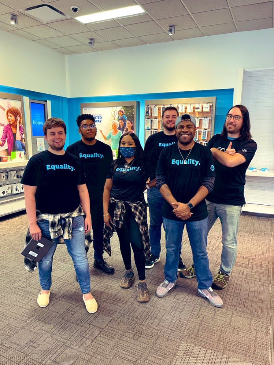 justinyaras's tweet photo. Today’s my 3 year anniversary at @ATT . It’s been an amazing 3 years and I can’t wait to have many more! #ohpa #teamdream #lifeatatt #teampurplerain #teamfire https://t.co/gyqhaqXWnX
