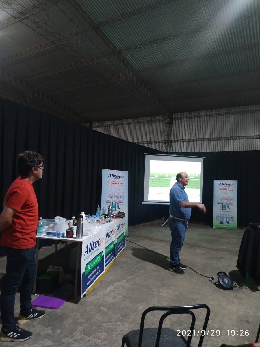 AlltecBIO's tweet photo. Tremenda charla técnica compartida días atrás con los genios de @cachademeterlab y @demeterlab1 de #DemeterLab 🧪🎯 en Bandera - Santiago del Estero.
Agradecemos a todos los presentes! 👏👏
#adyuvantespremium #agrotecnologia #agroaplicaciones https://t.co/kHVjzB0a87