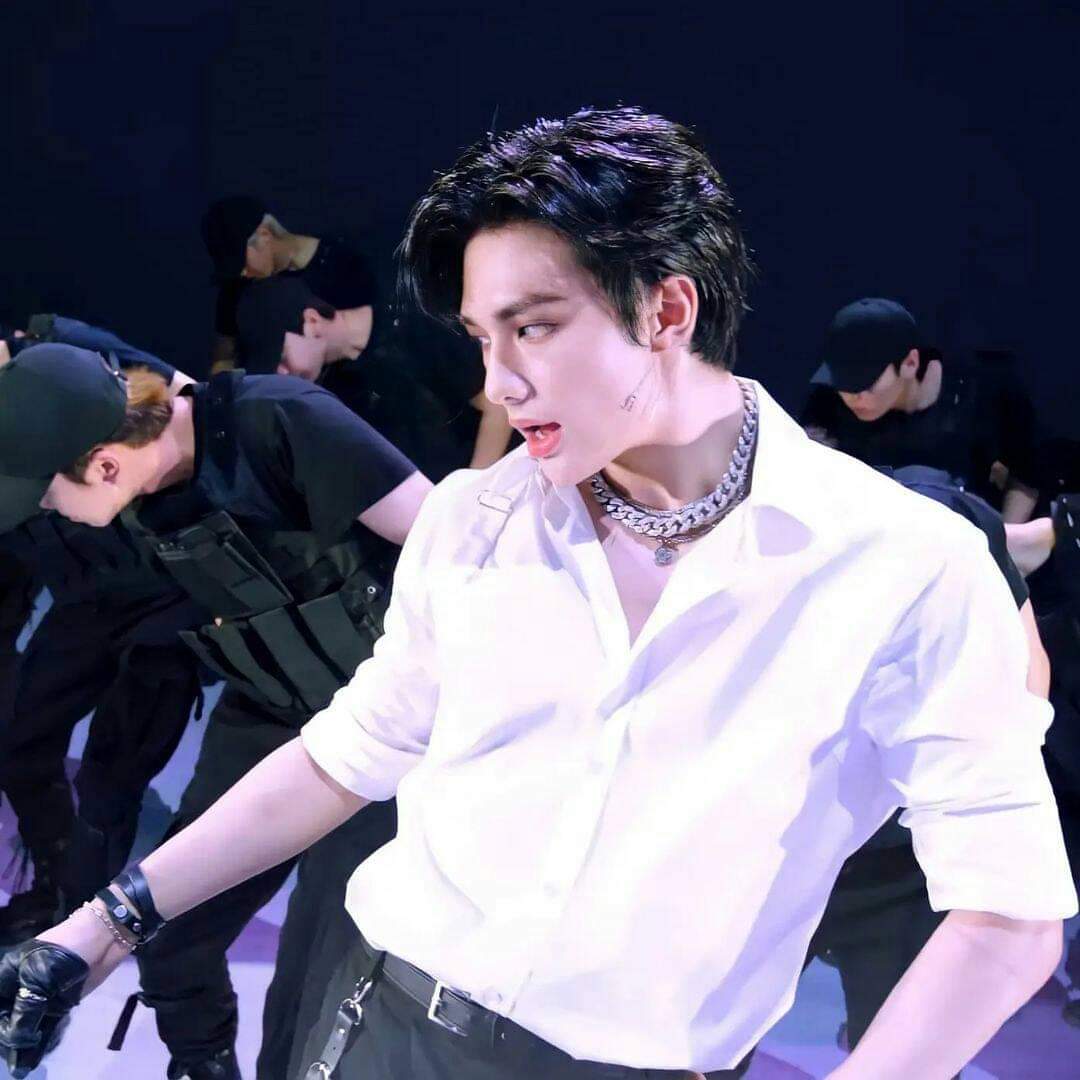 skzlatamproject's tweet photo. El baile que #HYUNJIN va a presentar en el AOTM fue coreografiado por Men of The Future. También trabajaron con @Stray_kids en Double Knot, Levanter, Top, Wolfgang, Thunderous y Scars.

#HyunjinAOTMSpotlight 
#AOTM_현진 #현진 https://t.co/V9p5pM9Izg