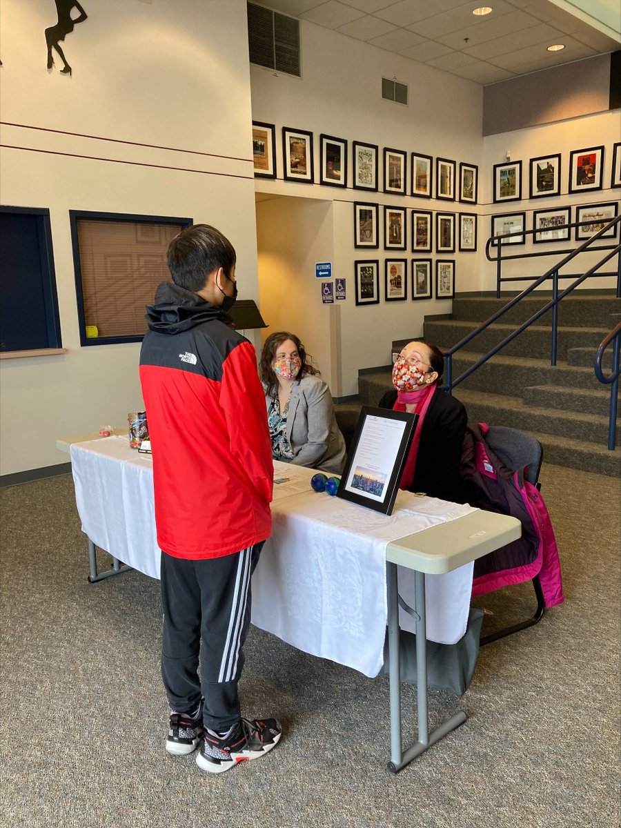 CTE415's tweet photo. First day of @discoveruwa Week Discover Local Jobs day! Thank you to @blueorigin and Expeditors for visiting Kent-Meridian High School to talk with students about local employment opportunities. #iamcte #KSDProud #discoveruwa #DiscoverLocalJobs https://t.co/R4Ivbmv4b2
