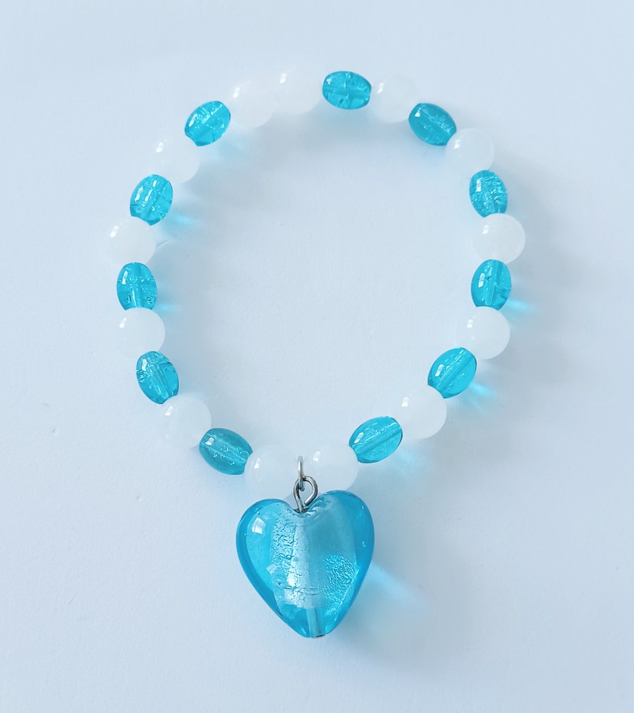 Lovely little blue foiled heart charm bracelet would make a great little gift or treat for yourself 😍 
#MHHSBD #inbizhour #womaninbizhour #smartnetworking #yourbizhour #smallbusiness #craftbizparty