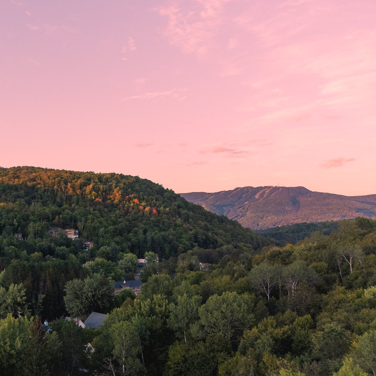 skysnapca's tweet photo. A done shot of @MontTremblant at Sunset
#fromwhereidrone #travelquebec #dronephotography  #dronephoto #explorecanada #canada #aerialphotography #quebec #monttremblant https://t.co/bWjfDf57XU