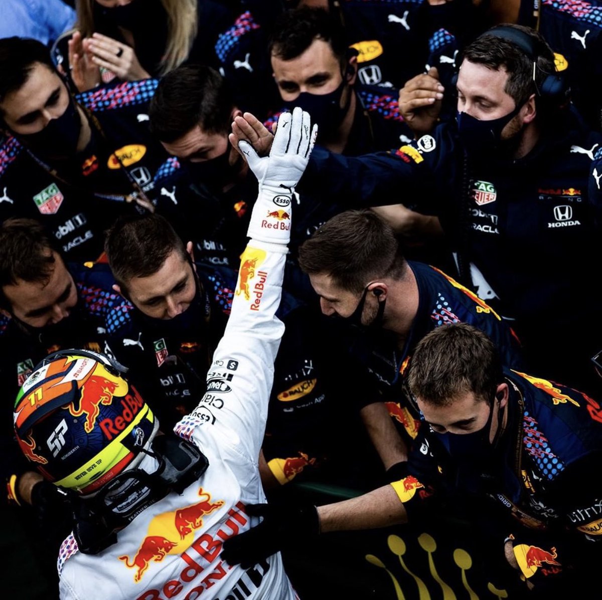 imagenyopinion's tweet photo. En lo financiero del 21, Forbes ranquea a @SChecoPerez a media tabla en cuanto a salario respecto a sus compañeros, pero lo posicionan en un 4o sitio en ingresos totales sumando lo que genera de BONUS, sin contar la demanda que ganó a PEMEX por incumplimiento de contrato. https://t.co/4nYJNLgTqq