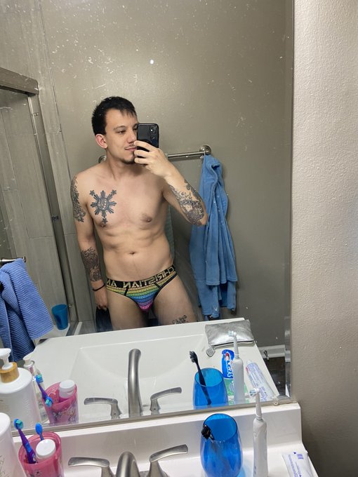 1 pic. Cum taste the rainbow ? #andrewchristian #xxx #onlyfans #bisexual #hotguy https://t.co/0D4QYt