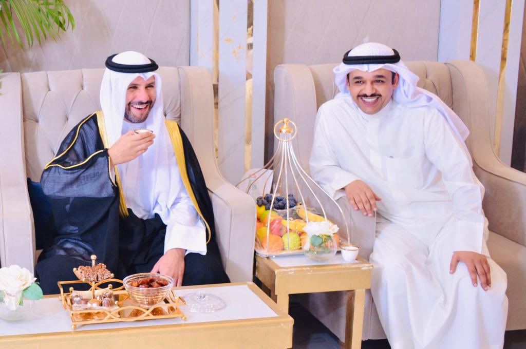 العقيد محمد سالم الخضير مساعد مدير ادارة وثائق السفر 
والشيخ عبدالله ناصر صباح الاحمد