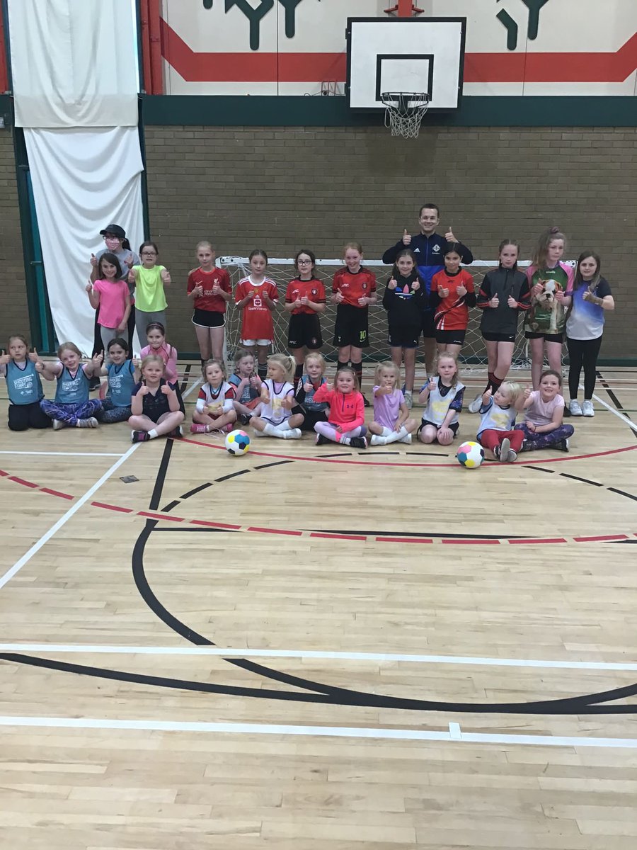 IFAFootballDev's tweet image. Great start to the week with over 100 young girls aged 4-11 enjoying our @ElecIrelandNI Shooting Stars Programme. 6 centres every Monday in Bangor, Belfast, Coleraine, Larne, Newry and Irvinestown 💫⚽️💫 @Laurenm41709692 @1183Carsy