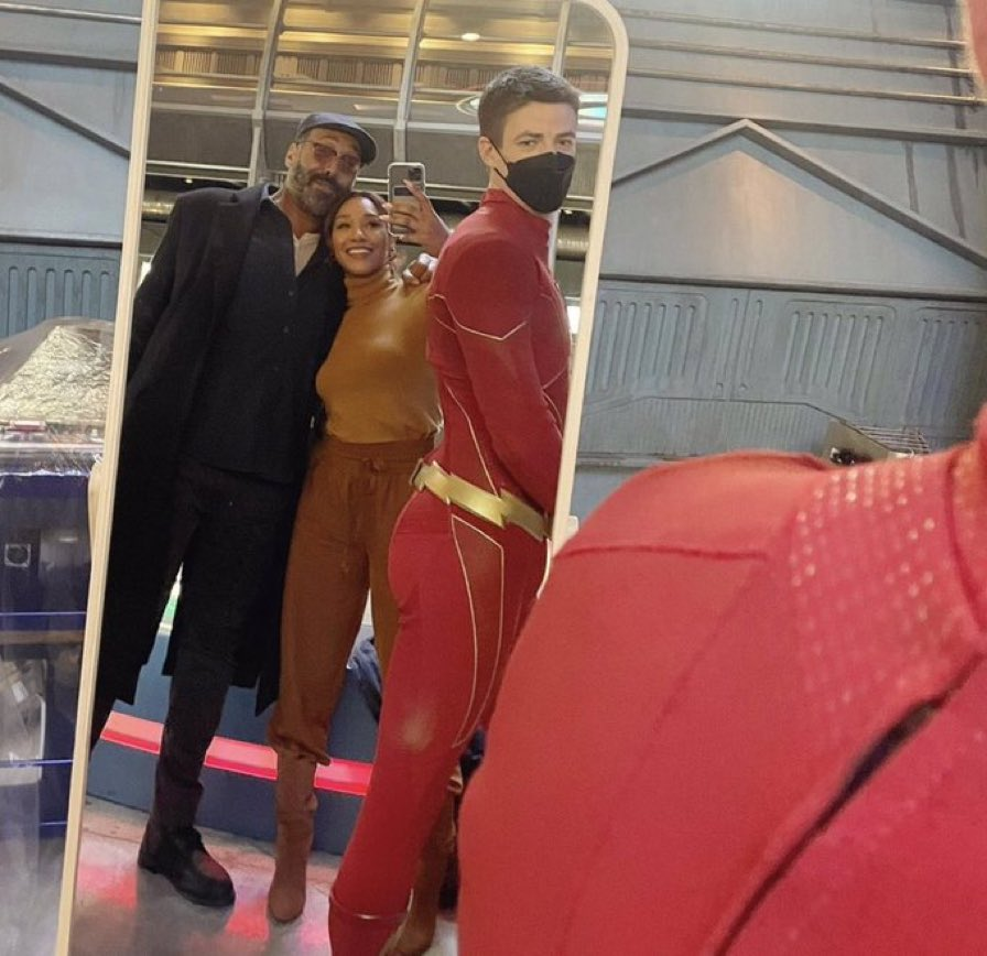 TheFlashPodcast's tweet image. #FlashFact: @candicepatton knows how to bless a Monday 😇😍👀⚡️ #TheFlash #FlashFam #WestAllen #TheFlashSeason8 #GrantGustin 

🔗: instagram.com/p/CU5eENkgtUO/