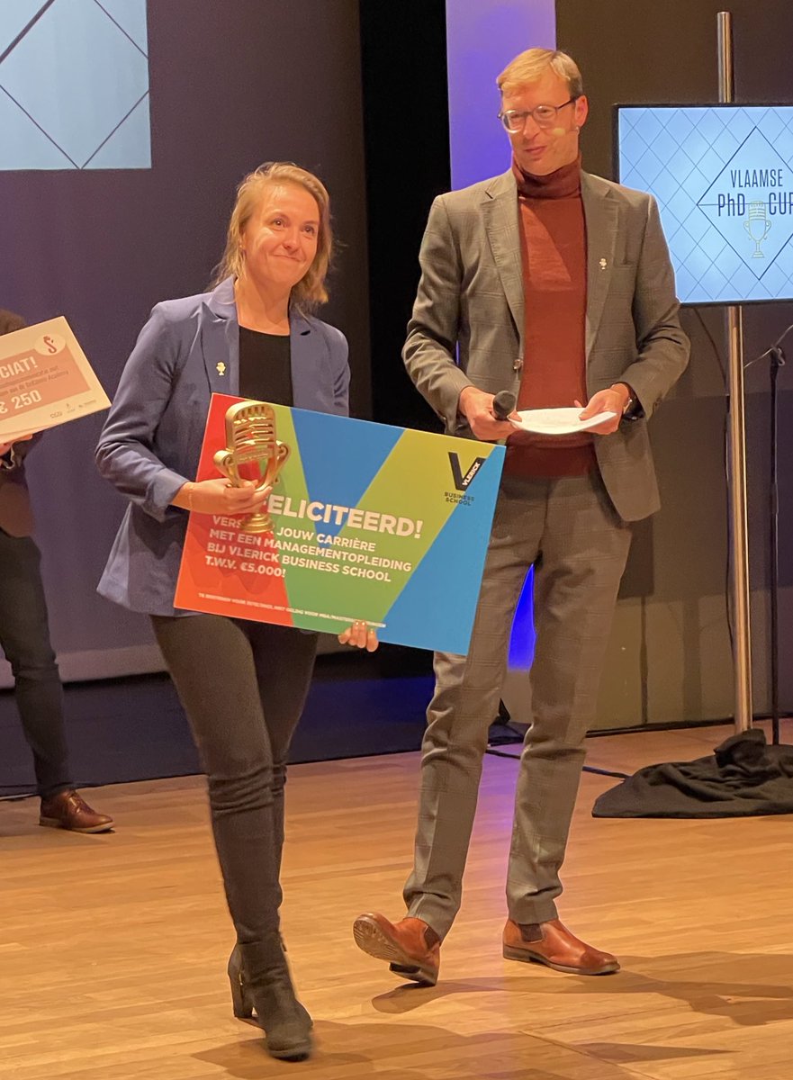 🥇 Het is gebeurd! Sofie Claerhout <a href="/SofieClaerhout/">Sofie Claerhout</a> (@KU_ Leuven) wint de Vlaamse #PhDCup 🎙 en krijgt een cheque van 🏆 €5.000 aan <a href="/Vlerick/">Vlerick</a> Business School en een ticket om 🎥 videocollege te geven bij de Universiteit van Vlaanderen @universiteitVL? 📺  #PhDCup 🎙