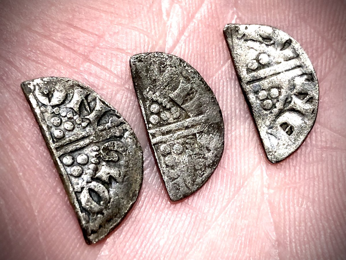 metaldetecting2's tweet image. Hammered hat-trick today but how odd, all three were cut halves!