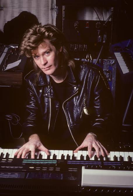 Daryl Hall was born 75 years ago today. Happy Birthday King!      