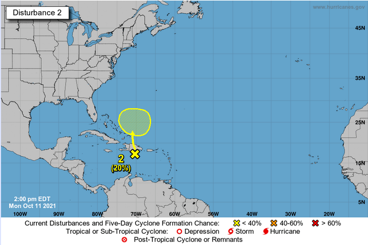 RudyMeteo's tweet photo. La vigoureuse onde tropicale surveillée par le NHC génère des précipitations modérées à fortes sur la partie Est de l’île cet après-midi. Elle ne devrait pas s’intensifier sur la mer des Antilles en raison du cisaillement assez fort sur la région et la proximité des terres. https://t.co/HTEDfqgcWB