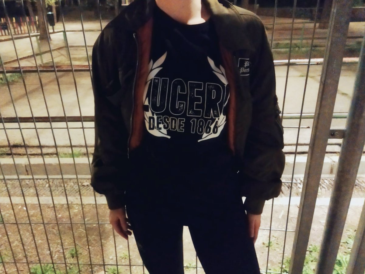 ¿Que qué quiero? ¡Pues la camiseta de Lucero!
Por solo 10€ te puedes llevar una de estas camisetas tan fardonas. Escríbenos a cualquiera de nuestras redes o manda un mail a k103lucero@gmail.com indicando la talla. Se entregarán los lunes de 18.30-20H.

SIGAMOS HACIENDO BARRIO ✊