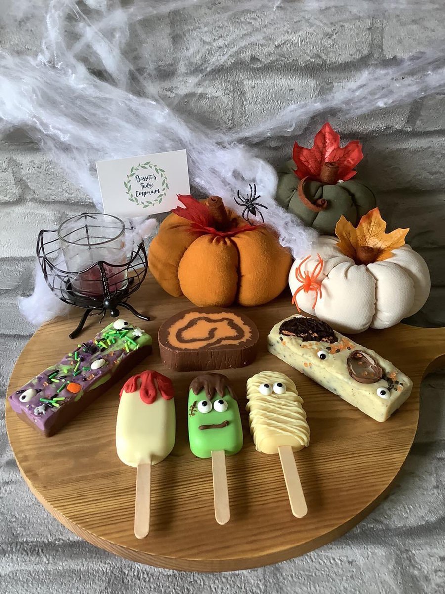 BassettsFudge's tweet photo. 🎃 Check out our #Halloween treats 🎃 
order via Facebook or email all details are in our bio https://t.co/Yqe9xL9aS0