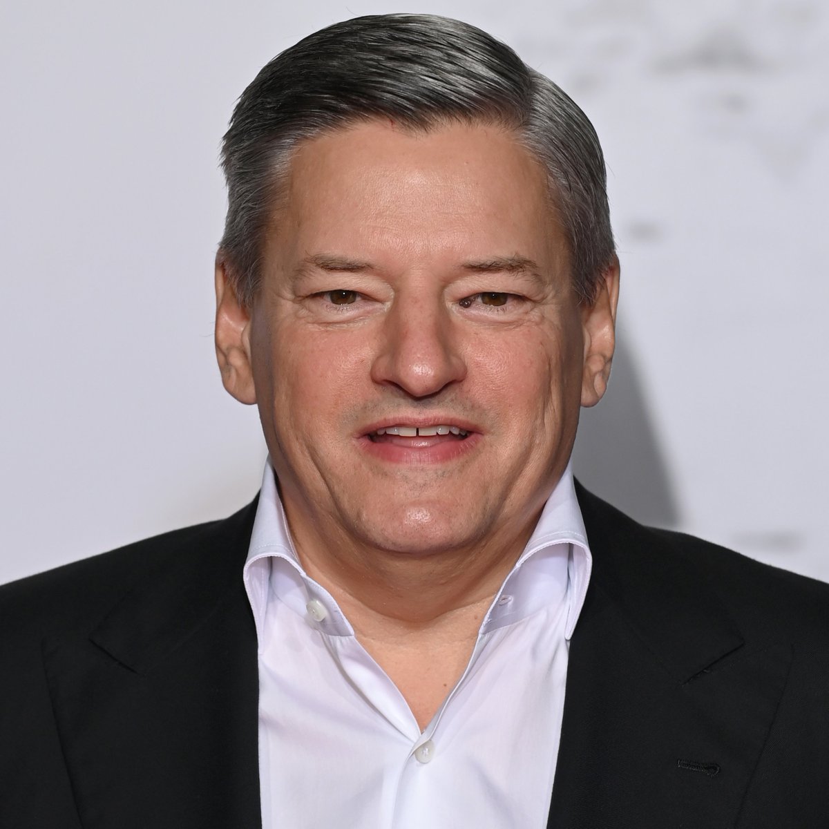 ComplexPop's tweet photo. Netflix CEO Ted Sarandos defends Dave Chappelle’s special, says it is not “designed to incite hate or violence.”

Read more: https://t.co/z67x4t7qek https://t.co/iuYqLSM4ts
